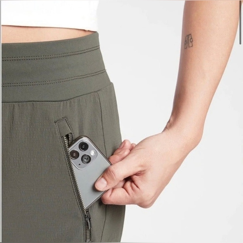 ATHLETA TREKKIE JOGGER PANTS OLIVE GREEN RELAXED FIT ELASTIC CUFFS like new - Picture 6 of 10